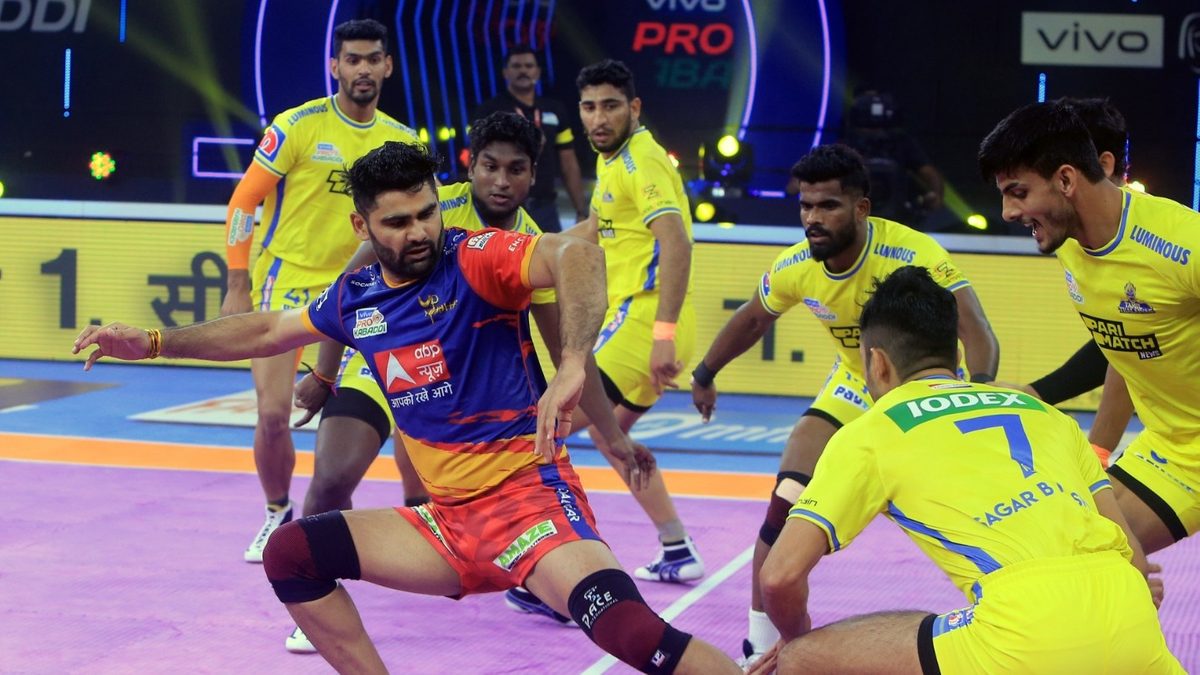 Pardeep Narwal of U.P. Yoddha looks for the bonus against Tamil Thalaivas in Match 104 of VIVO Pro Kabaddi League Season 8