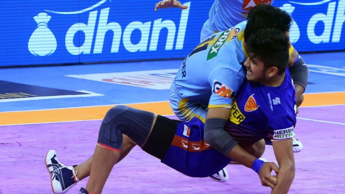 Naveen Kumar of Dabang Delhi K.C. gets tackled by the U.P. Yoddha defenders in Match 117 of VIVO Pro Kabaddi League Season 8