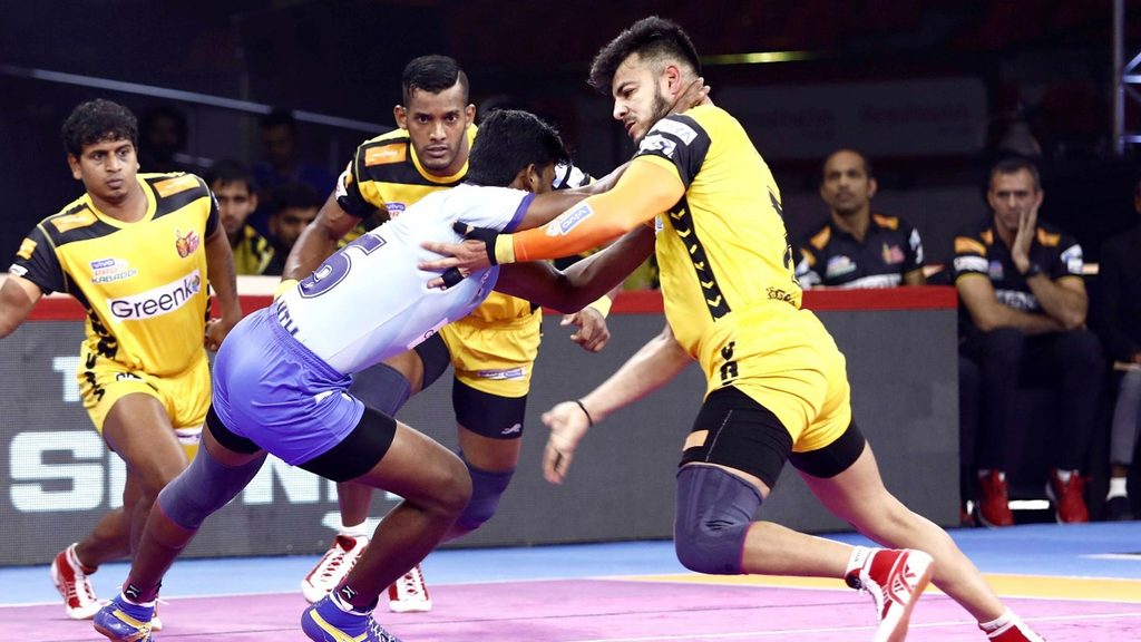 Telugu Titans’ Vishal Bhardwaj in action in vivo Pro Kabaddi Season 7.