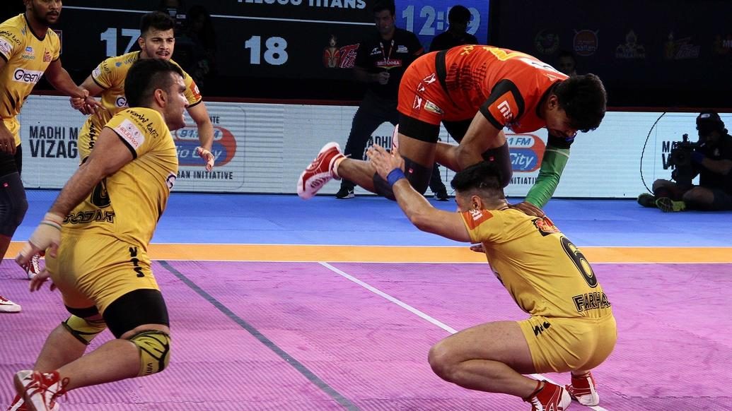 An 11-point blitz late in the contest hands Bengaluru Bulls second straight win An 11-point blitz late in the contest hands Bengaluru Bulls second straight win