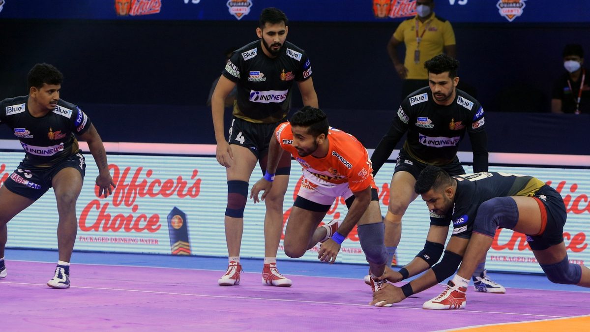 Sandeep Kandola of Telugu Titans tries to grab hold of Rakesh of Gujarat Giants in Match 105 of VIVO Pro Kabaddi League Season 8