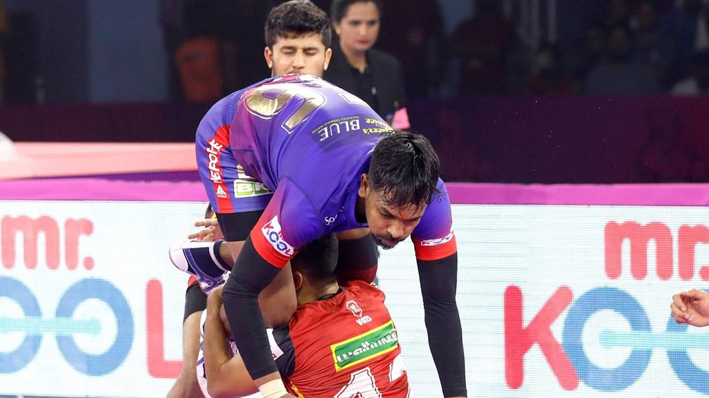 Amit Sheoran’s ankle hold helped Bengaluru Bulls tie with Dabang Delhi K.C.