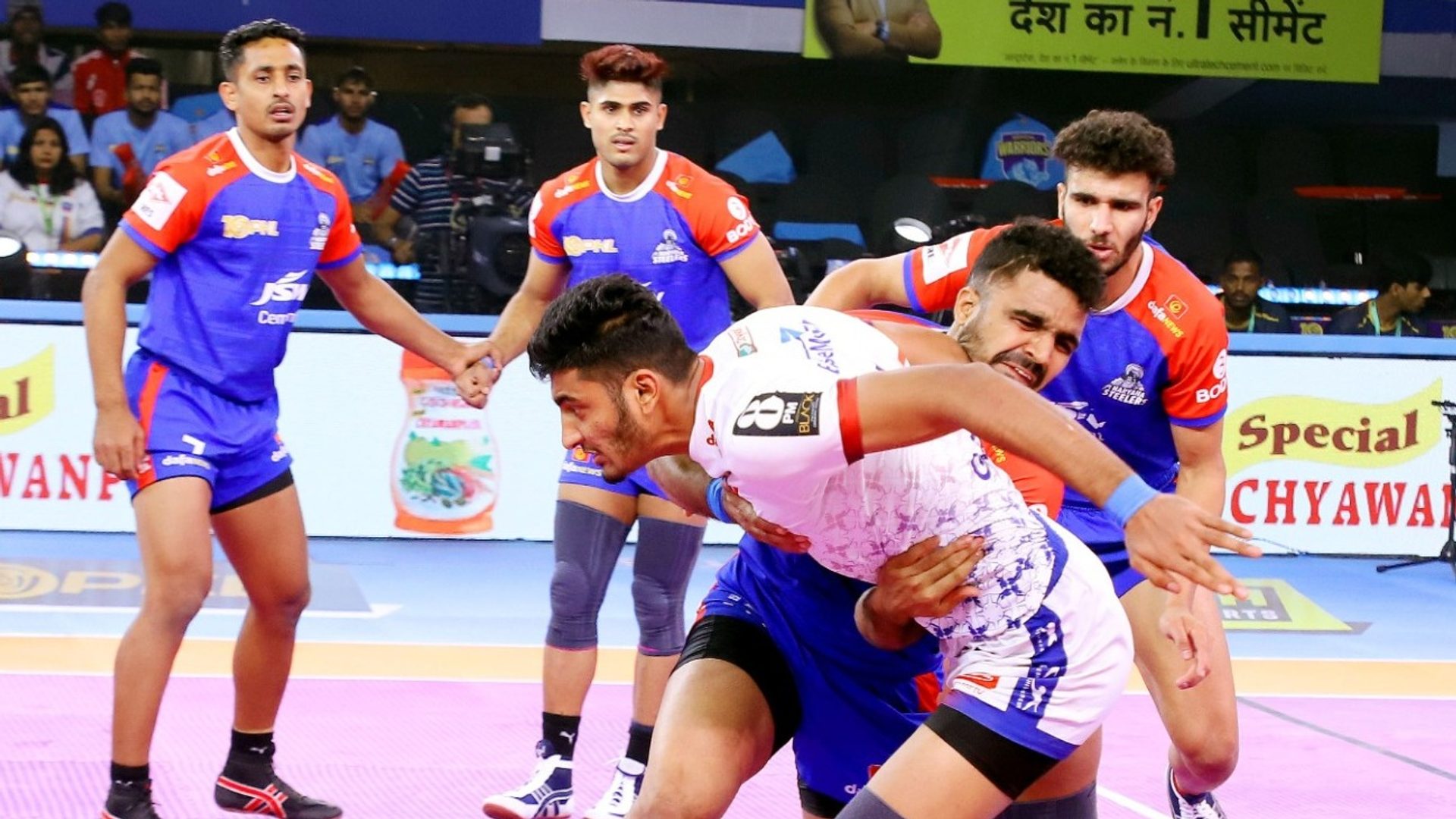 Haryana Steelers’ head coach Manpreet Singh urges his players to finish