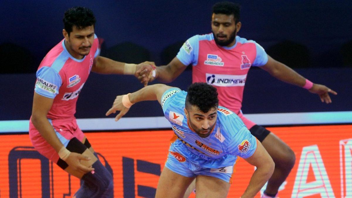 Bengal Warriors all-rounder Mohammad Nabibakhsh in action in in Match 75 of VIVO Pro Kabaddi League Season 8.