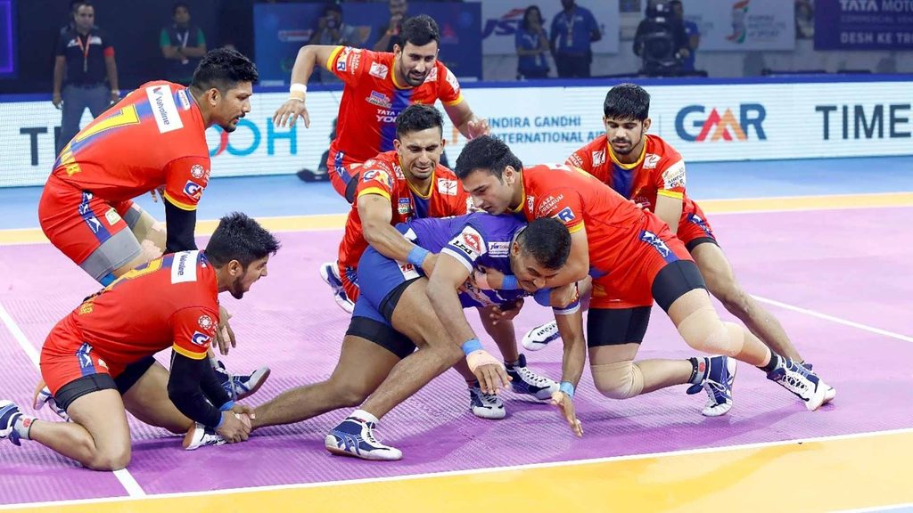 U.P. Yoddha’s defence scored 12 tackle points against Haryana Steelers.