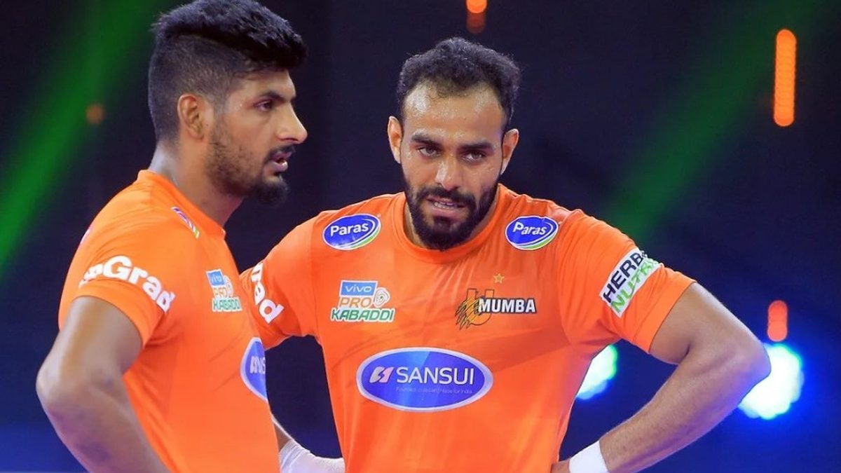 Abhishek Singh and Harendra Kumar of U Mumba plan their next move against Patna Pirates in Match 103 of VIVO Pro Kabaddi League Season 8