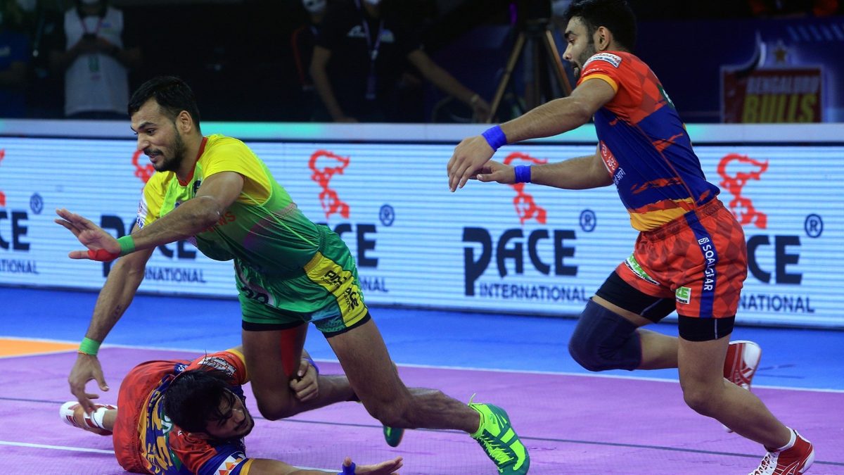 Patna Pirates' Sachin runs away from U.P. Yoddha's Shubham in Semi-final 1 of VIVO Pro Kabaddi League Season 8