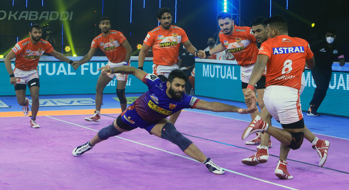 Vijay of Dabang Delhi K.C. makes a full stretch in order to score a point against the Gujarat Giants defense in Match 81 of VIVO Pro Kabaddi League Season 8