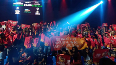 Giant's Army show their support for Gujarat Fortunegiants Giant's Army show their support for Gujarat Fortunegiants