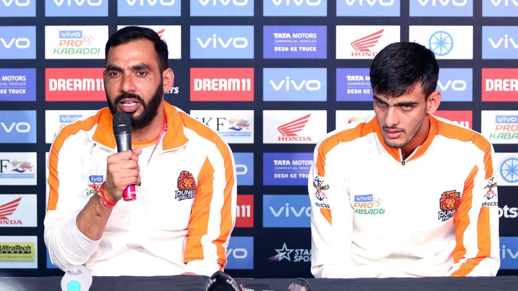 Puneri Paltan coach Anup Kumar and raider Manjeet in the post-match press conference.