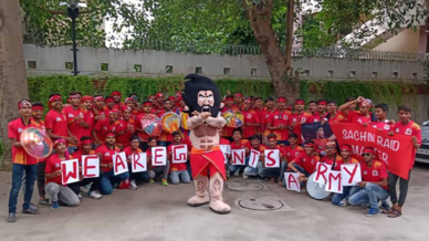 Giant's Army show their support for Gujarat Fortunegiants Giant's Army show their support for Gujarat Fortunegiants