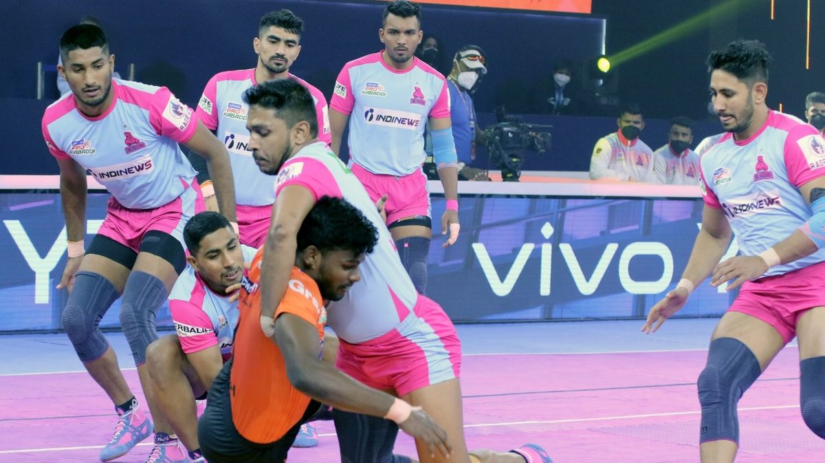 Vishal of Jaipur Pink Panthers tries to push away Ajith Kumar of U Mumba from the mat in Match 119 of VIVO Pro Kabaddi League Season 8