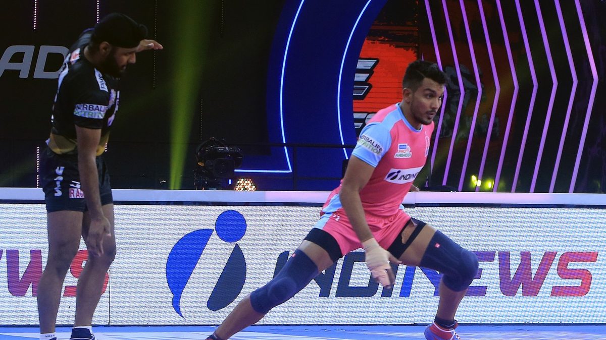 Arjun Deshwal of Jaipur Pink Panthers gets a point off Surinder Singh of Telugu Titans in Match 123 of VIVO Pro Kabaddi League Season 8