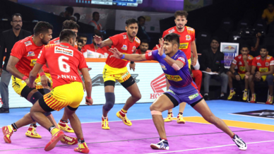 Match 20: Gujarat Fortunegiants vs Dabang Delhi K.C. Match 20: Gujarat Fortunegiants vs Dabang Delhi K.C.