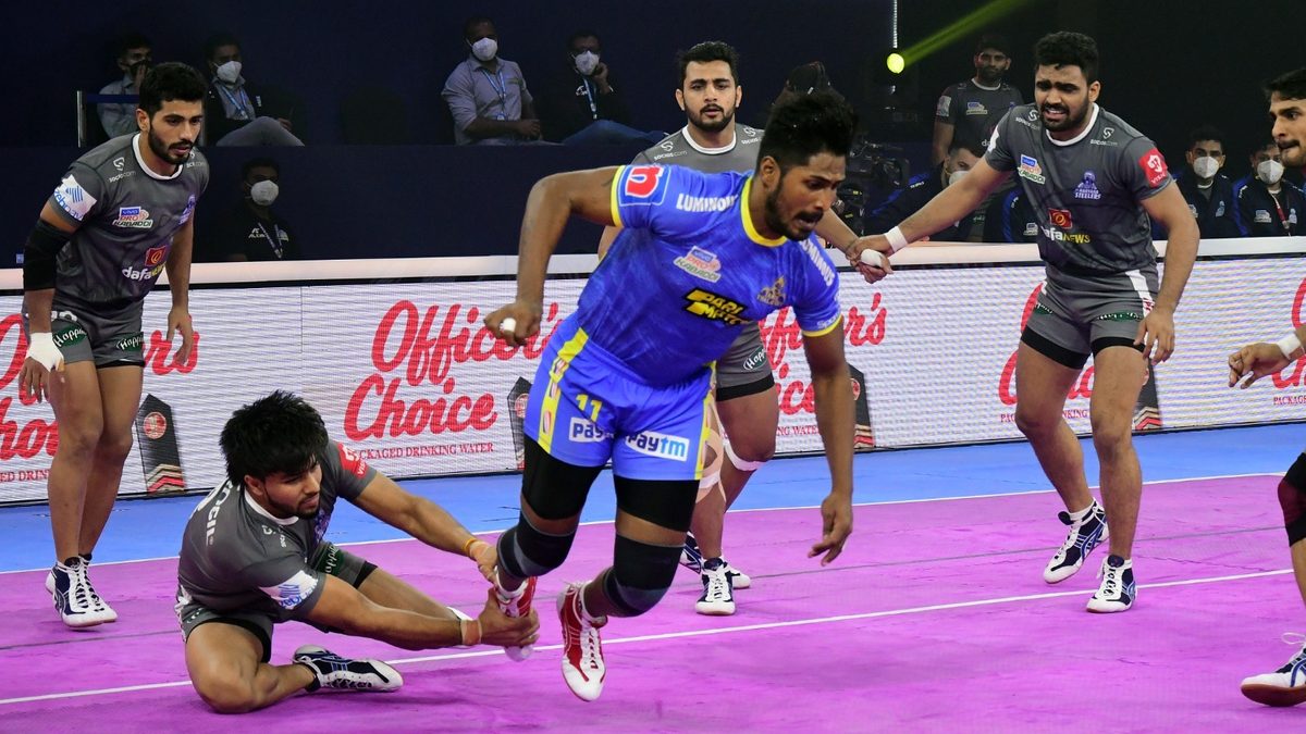 Ankit of Haryana Steelers grabs K Prapanjan of Tamil Thalaivas by his leg in Match 45 of VIVO Pro Kabaddi League Season 8.