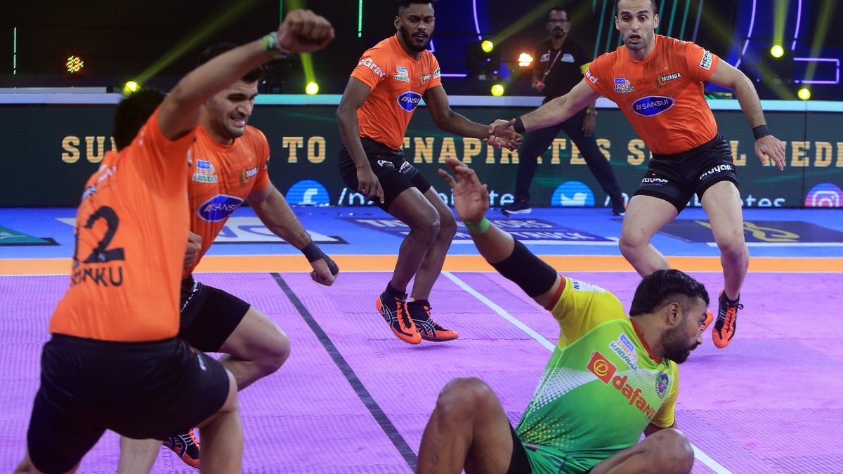Monu Goyat of Patna Pirates looks for an escape against the U Mumba defenders in Match 47 of VIVO Pro Kabaddi League Season 8.