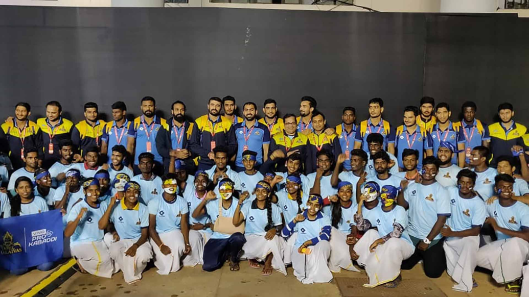 Thalaiva Padai show their support for Tamil Thalaivas Thalaiva Padai show their support for Tamil Thalaivas