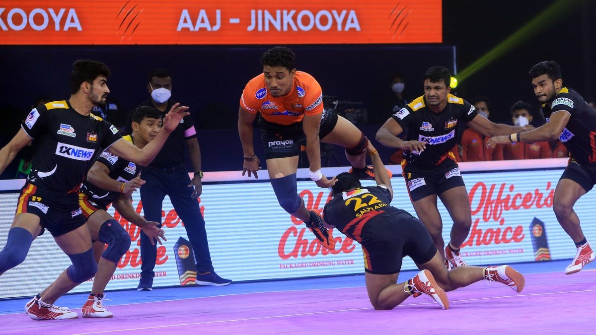 U Mumba's Rahul Sethpal jumps over the Bengaluru Bulls' defenders in Match 78 of VIVO Pro Kabaddi League Season 8. 