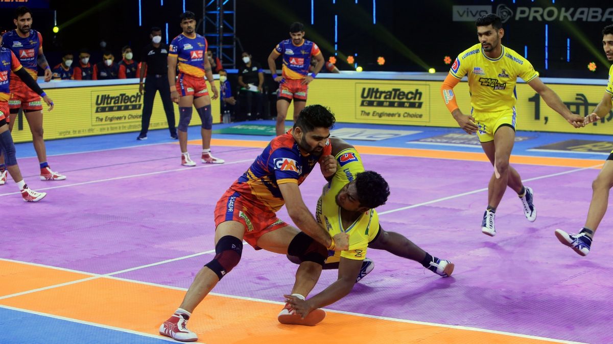 Pardeep Narwal of U.P. Yoddha battles with M Abhishek of Tamil Thalaivas in Match 104 of VIVO Pro Kabaddi League Season 8