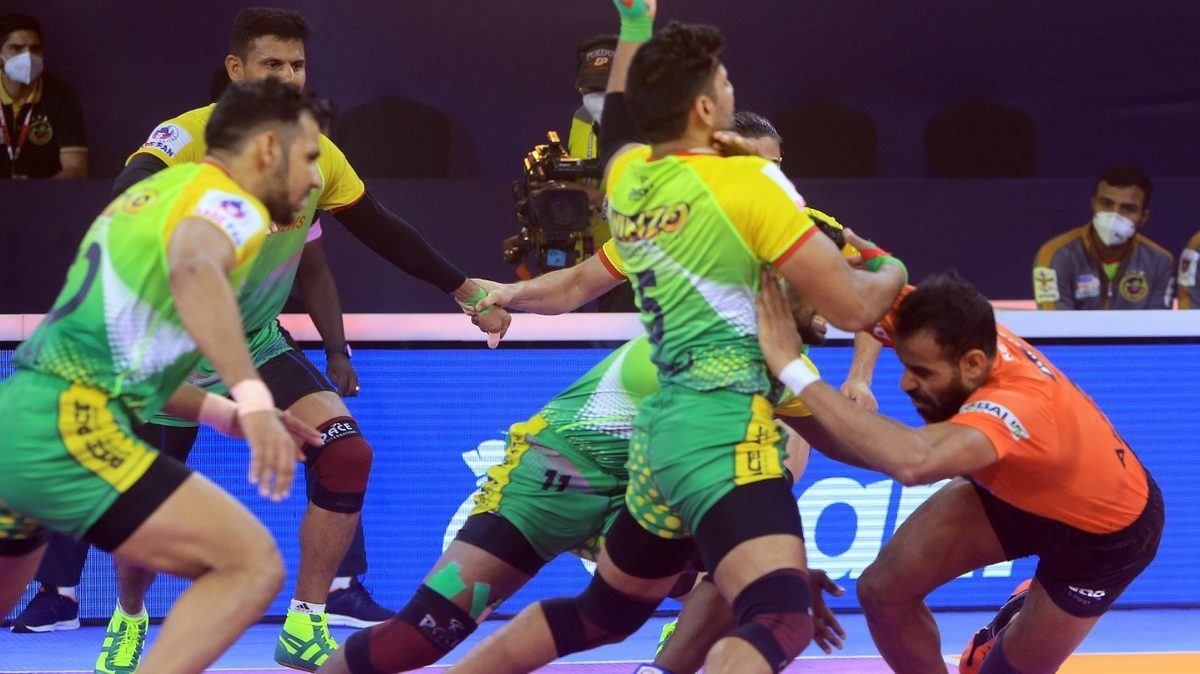 Abhishek Singh of U Mumba looks to bulldoze his way through the crowded defence of Patna Pirates in Match 103 of VIVO Pro Kabaddi League Season 8