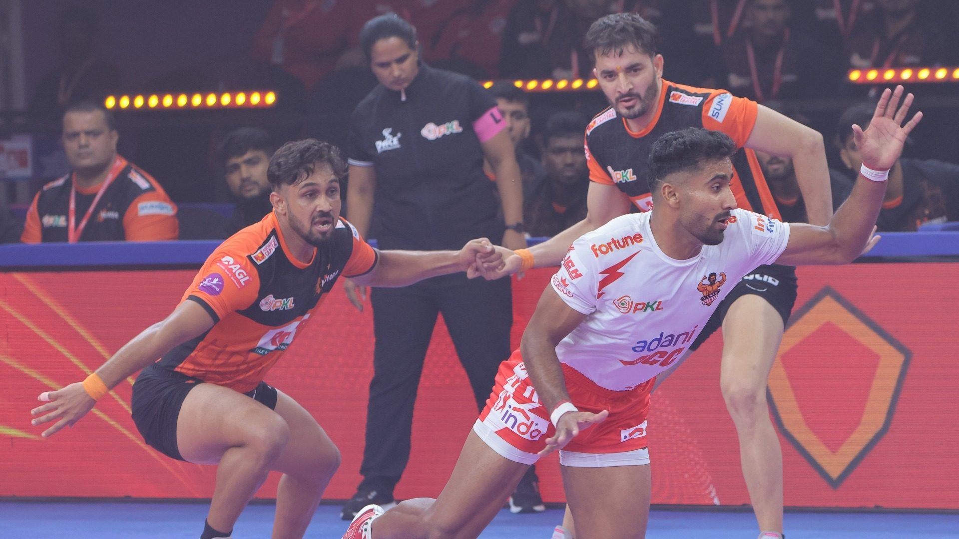 U Mumba Clinch Dramatic 7-6 Tie-Breaker Win Over Gujarat Giants in Pro ...