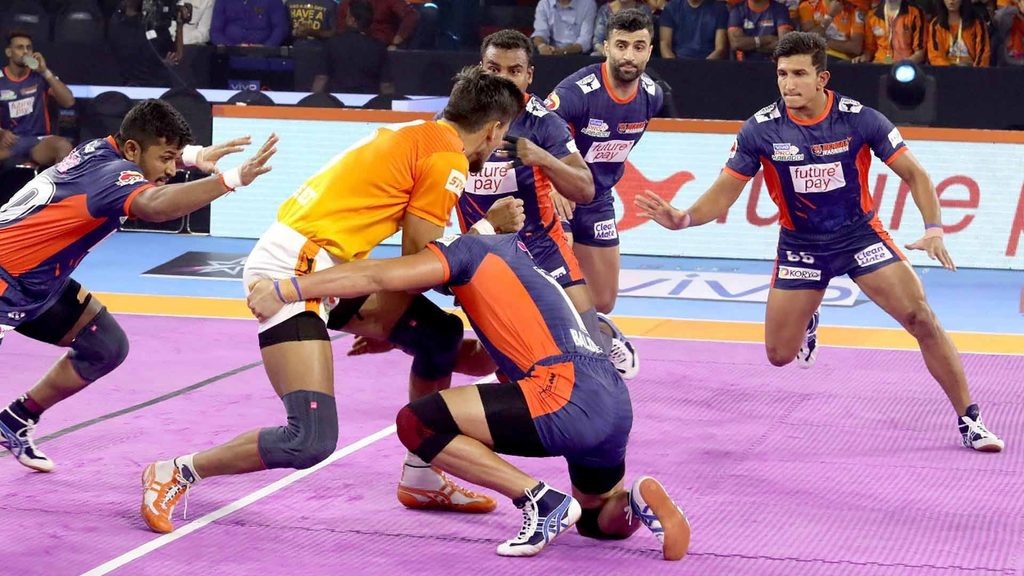 Bengal Warriors’ Baldev Singh’s Block completely incapacitates the raider.