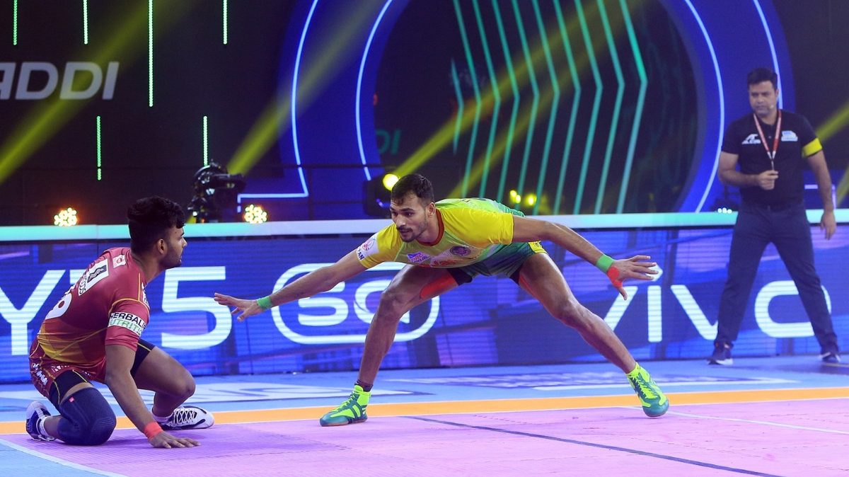 Sachin of Patna Pirates looks to get a point against Telugu Titans in Match 116 of VIVO Pro Kabaddi League Season 8