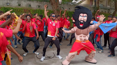 Giant's Army show their support for Gujarat Fortunegiants Giant's Army show their support for Gujarat Fortunegiants