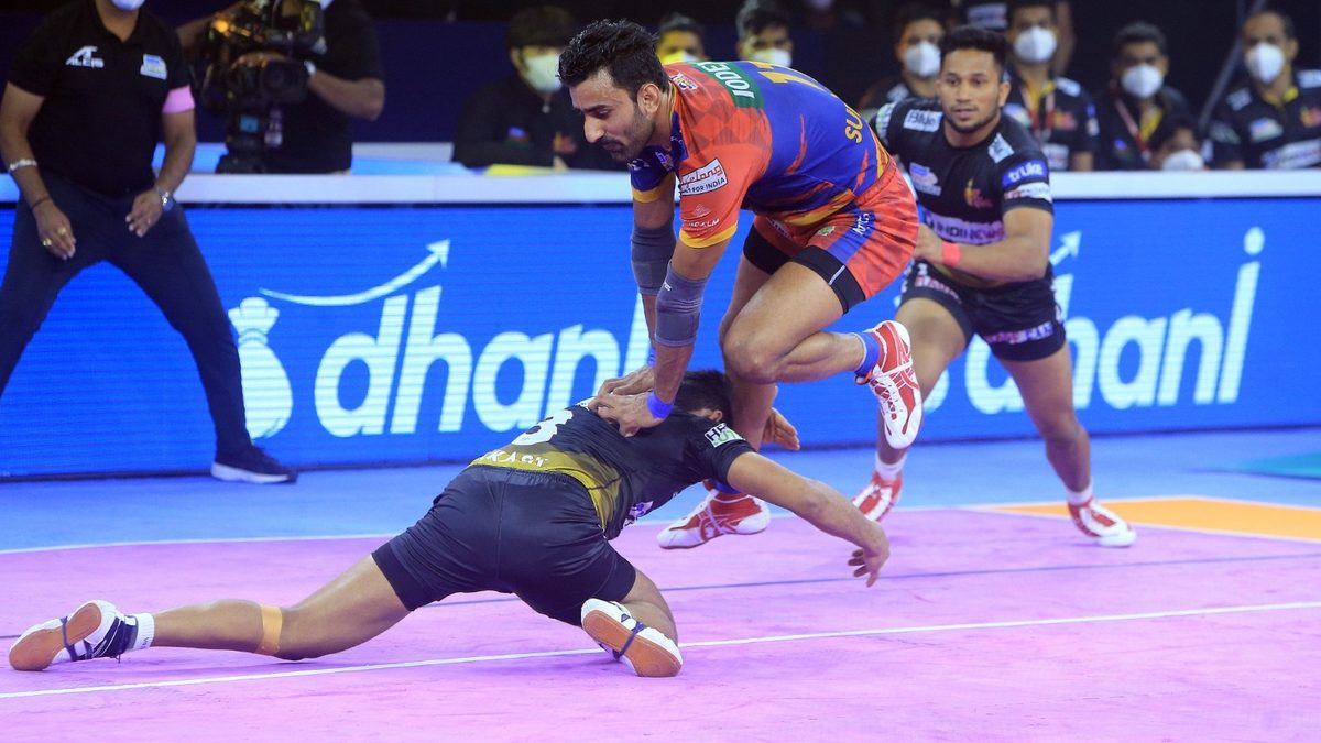 Surender Gill of U.P. Yoddha jumps over the Telugu Titans defender in Match 96 of VIVO Pro Kabaddi League Season 8