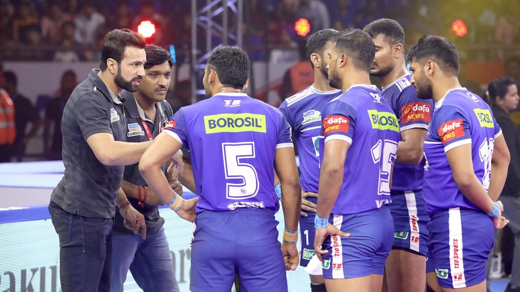 Rakesh Kumar coaches Haryana Steelers’ team members during their match against Telugu Titans