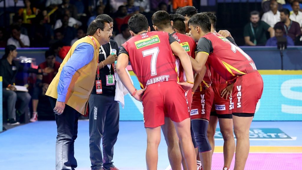 Randhir Singh, coach of the Bengaluru Bulls speaks to his players during a match.