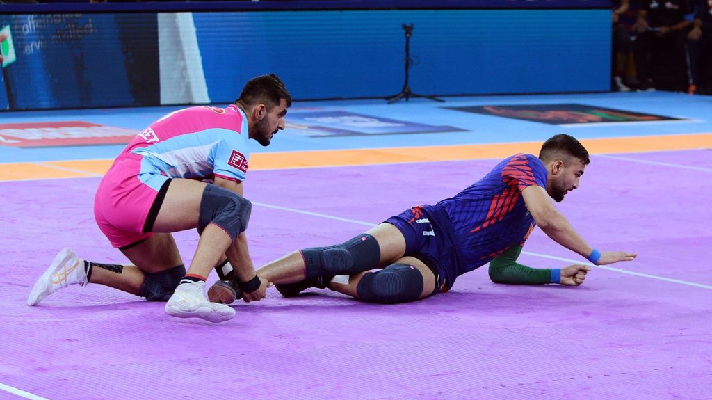 Dabang Delhi K.C. Dominates Jaipur Pink Panthers in PKL 11 with a 35-21 Victory - News Directory 3