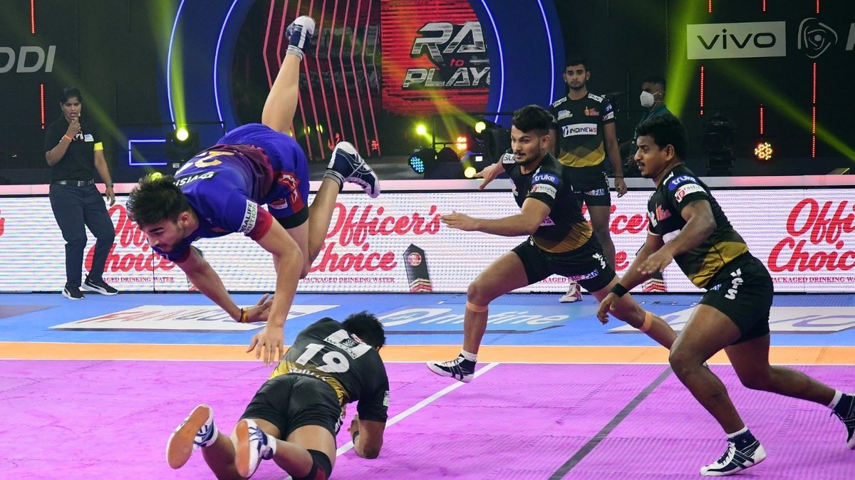 Ashu Malik of Dabang Delhi K.C. flies over the Telugu Titans' defenders in Match 128 of VIVO Pro Kabaddi League Season 8