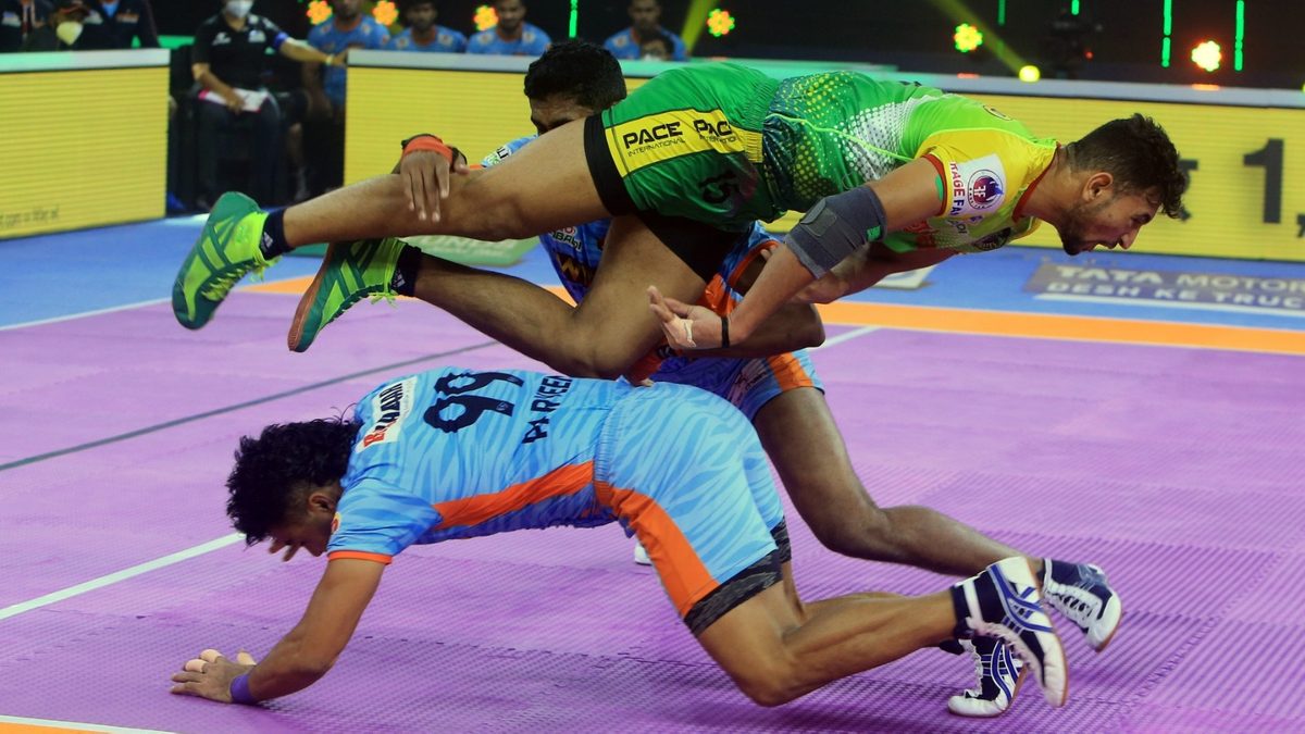 Sachin of Patna Pirates opts for the aerial route against the Bengal Warriors' defense in Match 98 of VIVO Pro Kabaddi League Season 8