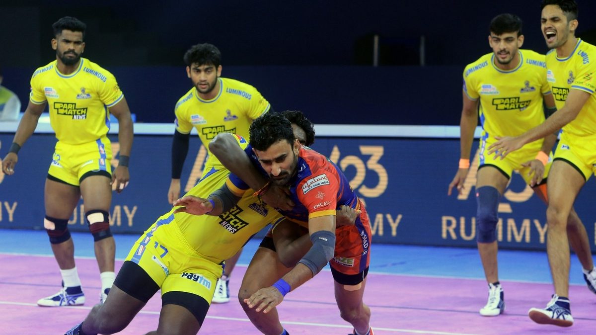 Surender Gill of U.P. Yoddha aims for the center line against Tamil Thalaivas in Match 104 of VIVO Pro Kabaddi League Season 8