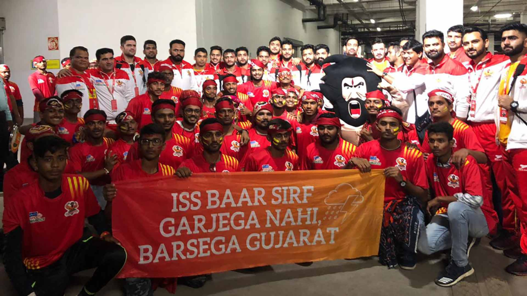 Giant's Army show their support for Gujarat Fortunegiants Giant's Army show their support for Gujarat Fortunegiants