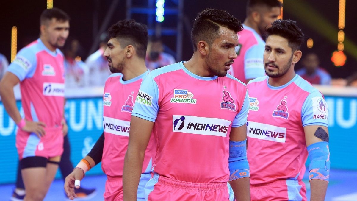 Arjun Deshwal of Jaipur Pink Panthers in action against Telugu Titans in Match 123 of VIVO Pro Kabaddi League Season 8