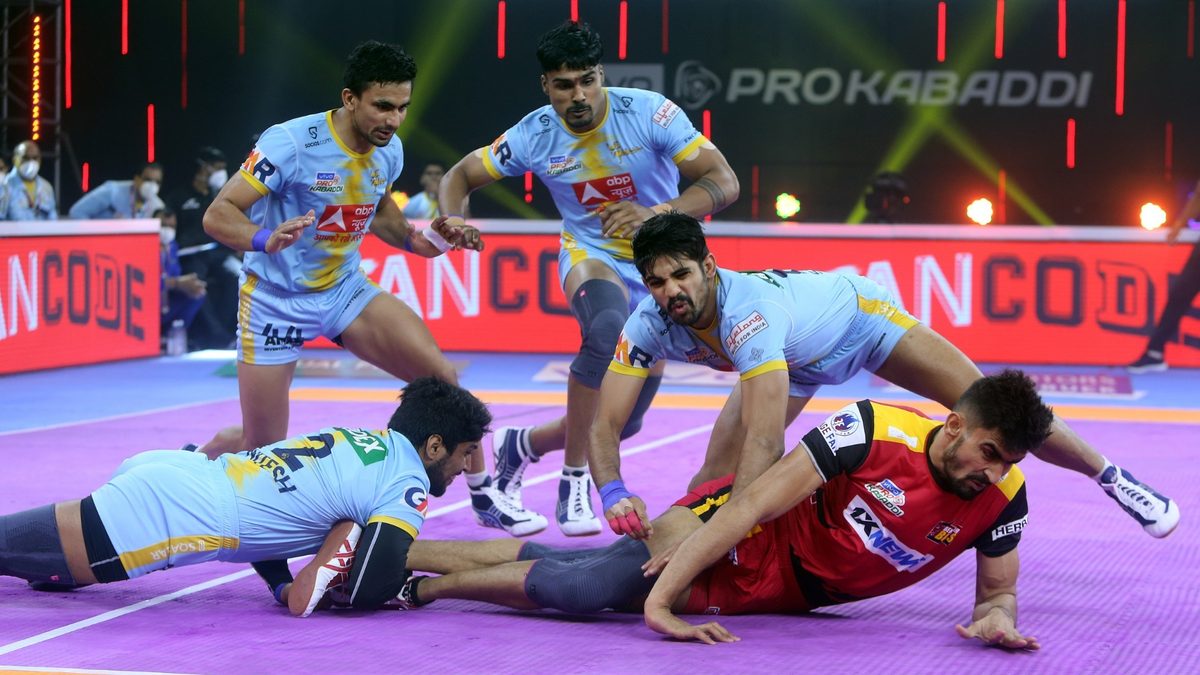 Bharat of Bengaluru Bulls looks to get past the U.P. Yoddhas' defense in Match 87 of VIVO Pro Kabaddi League Season 8