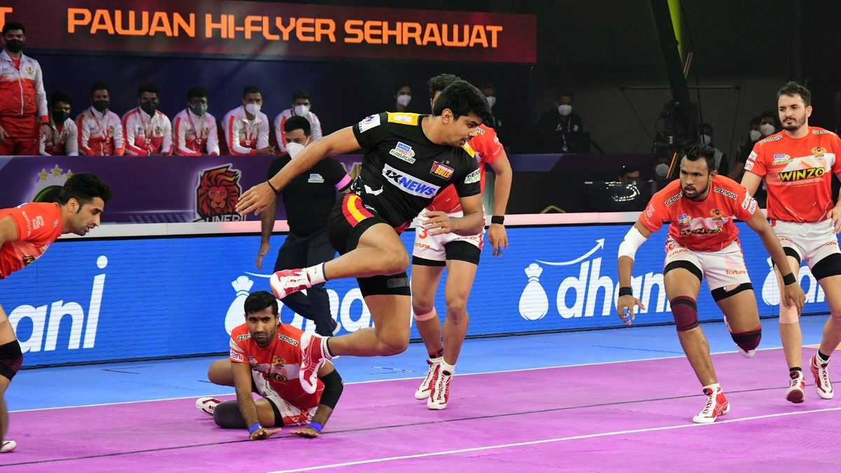 Bengaluru Bulls' Pawan Sehrawat preys around the Gujarat Giants' defence in Eliminator 2 of VIVO Pro Kabaddi League Season 8