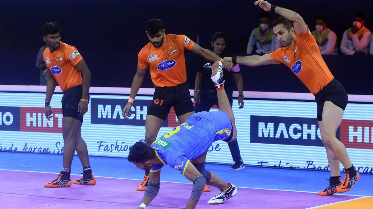Manjeet of Tamil Thalaivas tries a kick of the U Mumba defenders Abhishek Singh of U Mumba looks to jump over Surjeet Singh of Tamil Thalaivas in Match 15 of VIVO Pro Kabaddi League Season 8