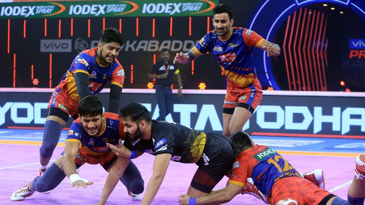 Rajnish of Telugu Titans is pounced upon by the U.P. Yoddha defenders in Match 96 of VIVO Pro Kabaddi League Season 8