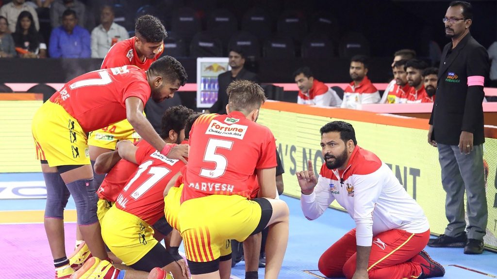 Gujarat Fortunegiants coach Manpreet Singh gives his players instructions.