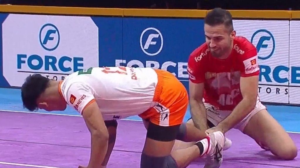 Fazel Fazel Atrachali's Best Tackles from PKL Season 10 (Gujarat Giants ...