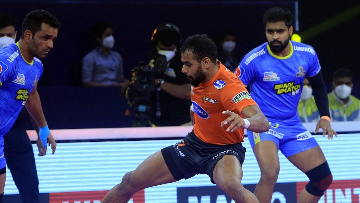 Abhishek Singh of U Mumba tries to get a point off Surjeet Singh of Tamil Thalaivas in Match 95 of VIVO Pro Kabaddi League Season 8