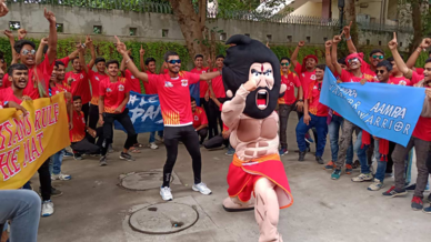Giant's Army show their support for Gujarat Fortunegiants Giant's Army show their support for Gujarat Fortunegiants