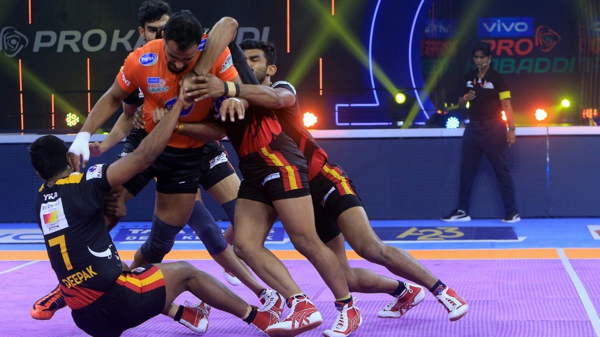 U Mumba's Abhishek Singh is tackled by Bengaluru Bulls' defenders in Match 78 of VIVO Pro Kabaddi League Season 8.