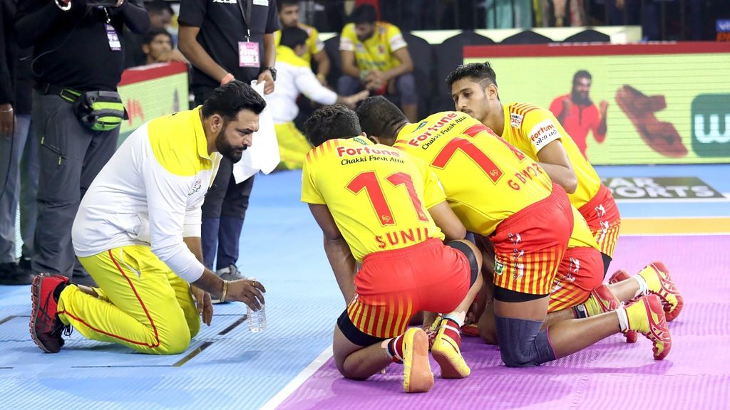 Gujarat Fortunegiants coach Manpreet Singh passing instruction to his team.