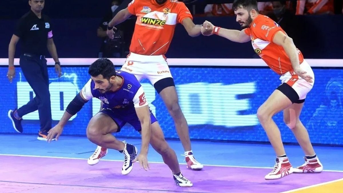 Haryana Steelers' Vikash Kandola in action against Gujarat Giants in Match 28 of VIVO Pro Kabaddi League Season 8 