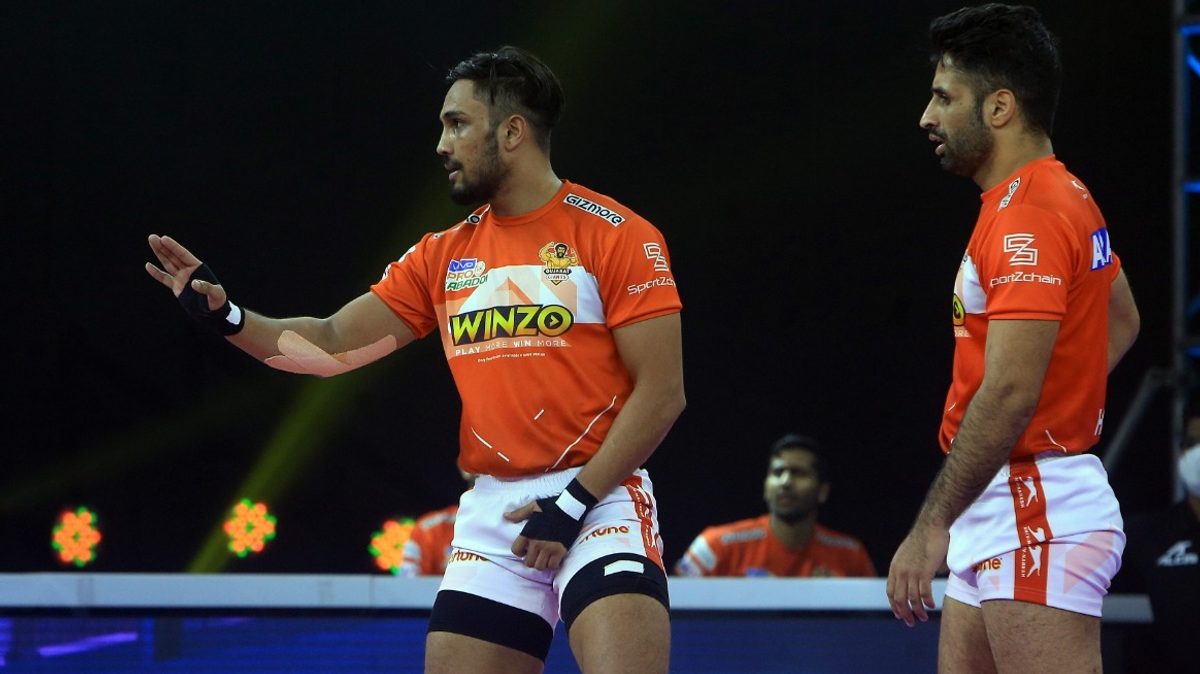 Sunil Kumar of Gujarat Giants in action against Puneri Paltan in Match 118 of VIVO Pro Kabaddi League Season 8