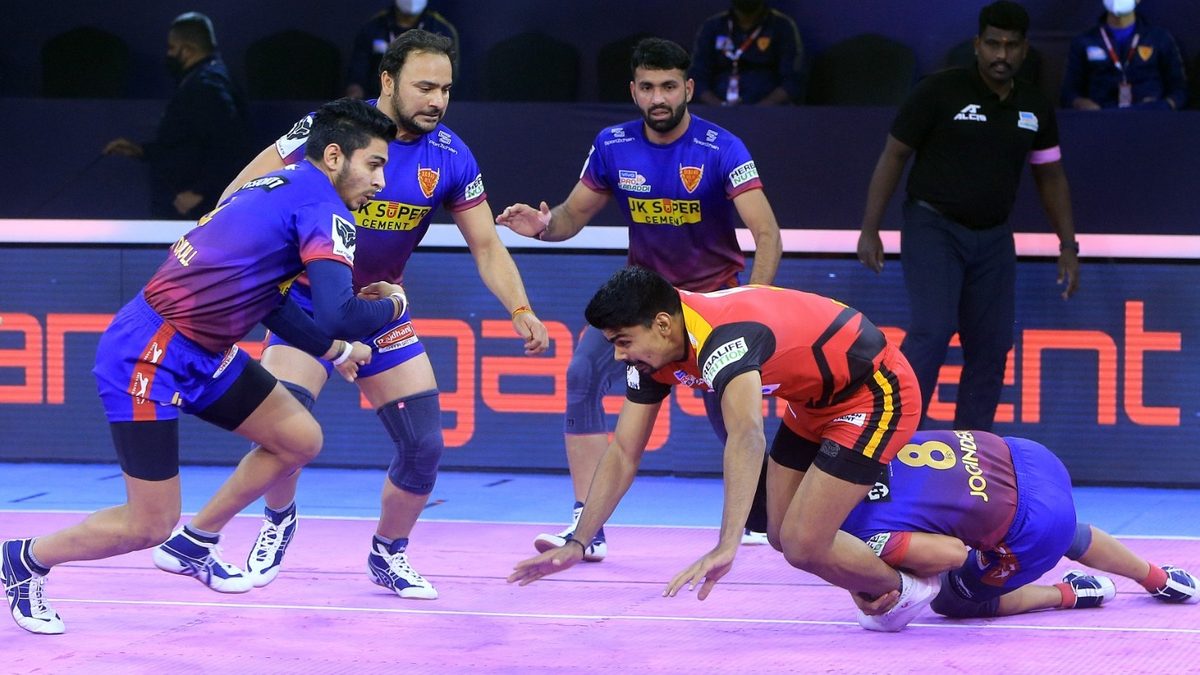 Bengaluru Bulls' Pawan Sehrawat tries to escape from the clutches of Joginder Narwal of Dabang Delhi K.C. in match 50 of VIVO Pro Kabaddi League Season 8